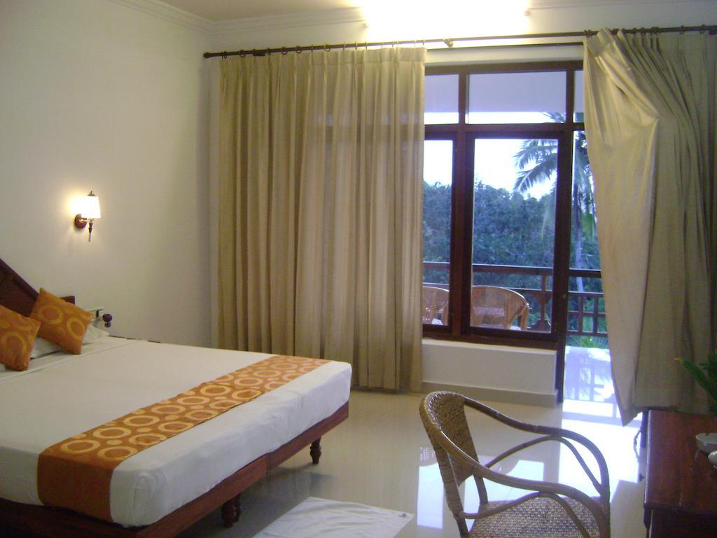 Chakra Ayurvedic Resort Kovalam Room photo